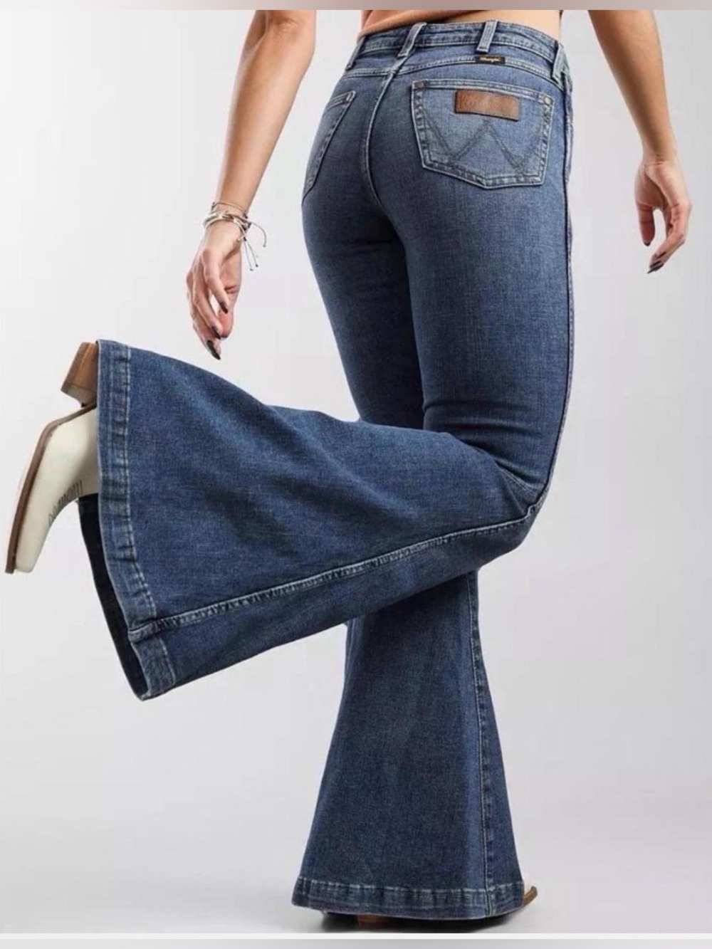 UEC WRANGLER RETRO HIGH RISE EXTREME FLARE DENIM MEDIUM WASH BLUE JEANS SZ 29x34